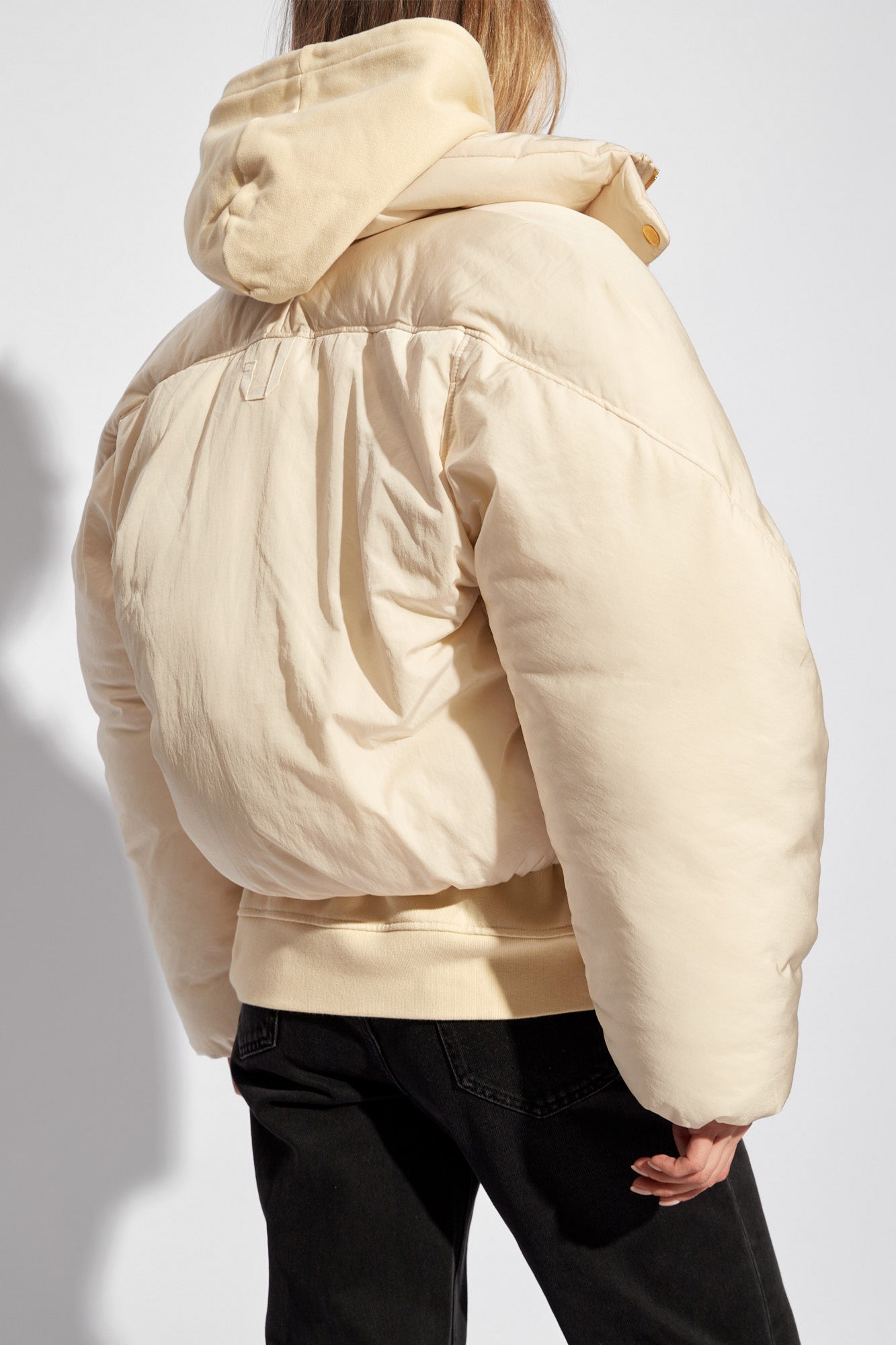 Jacquemus cream ‘Caraco’ puffer jacket 241CO049 1320-110
