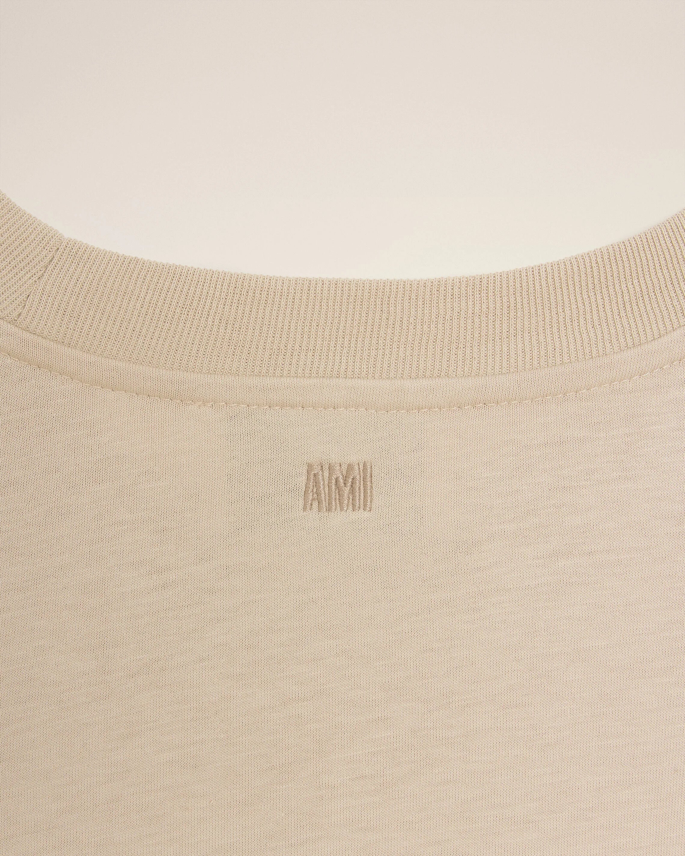 Ami Paris Футболка бежева Ami De Coeur HTS346.724.229